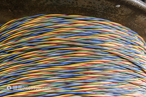 多彩電纜與電線 現(xiàn)代生活中的安全與美學(xué)交響曲